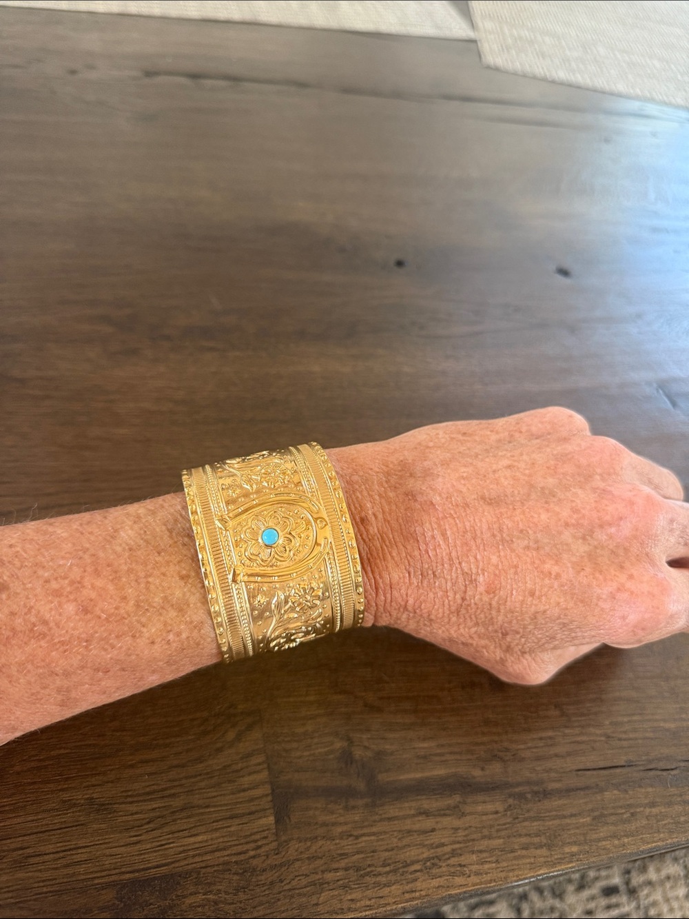 Jane Win Lucky Horseshoe Cuff Bracelet - Picture 5 of 8